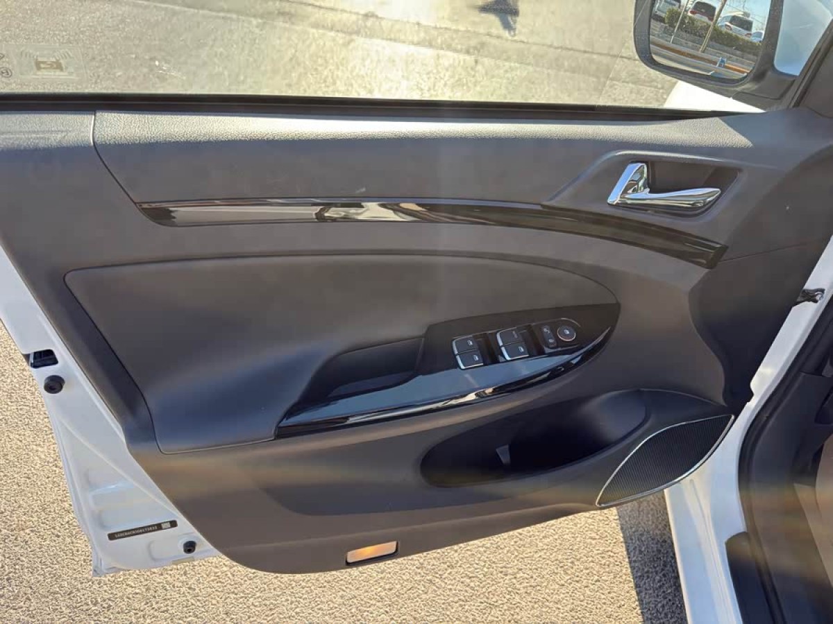 BYD e5 2016 #3 BYD e5 2016 car image #3