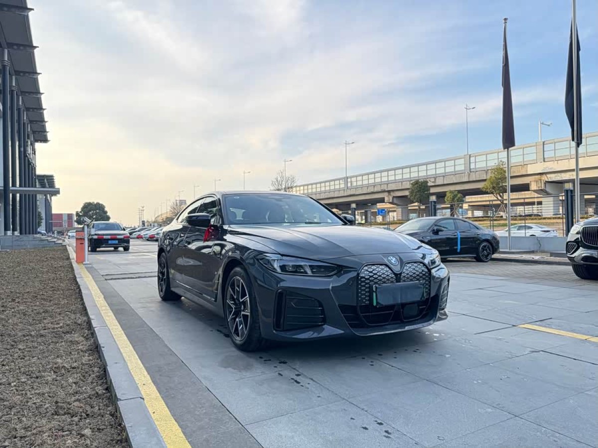 BMW i4 2025 image de voiture #3