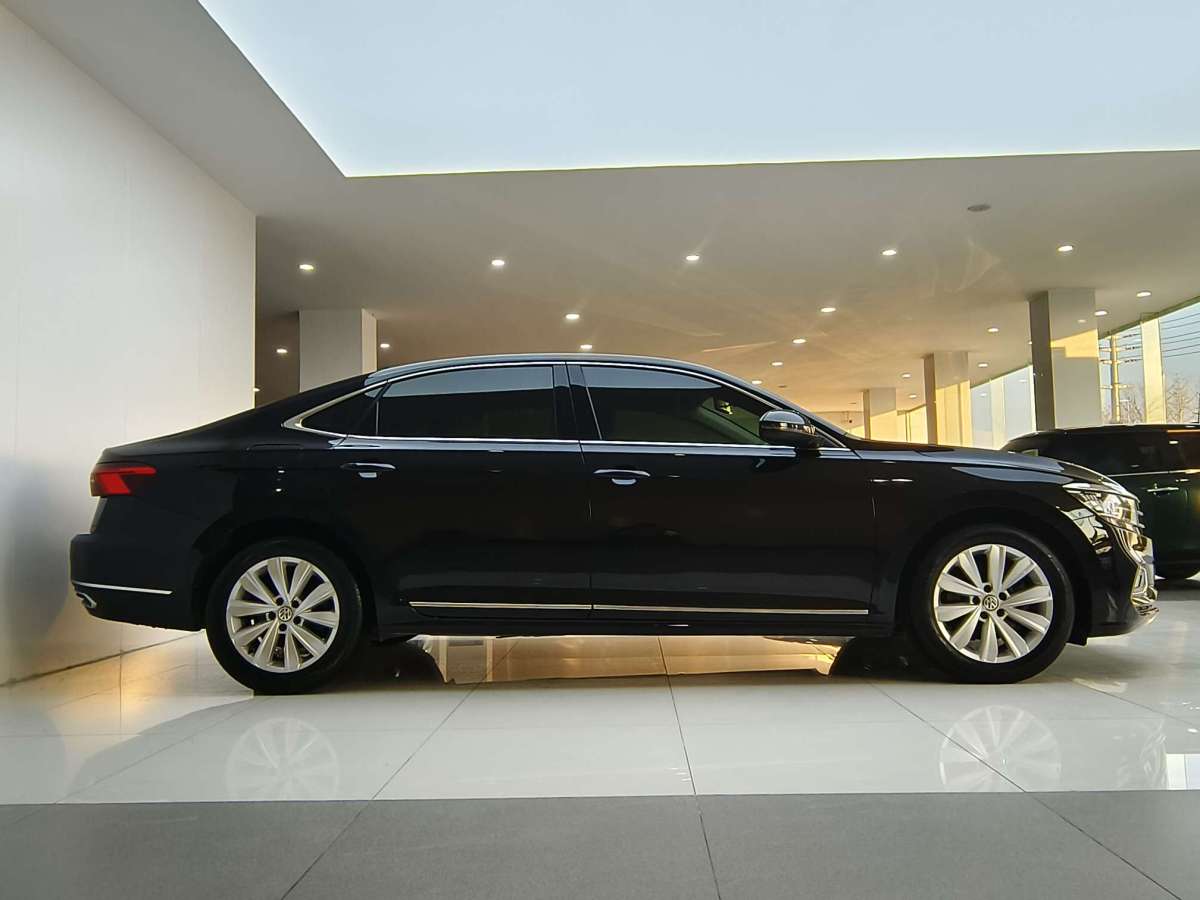 Volkswagen Passat 2020 car image #3