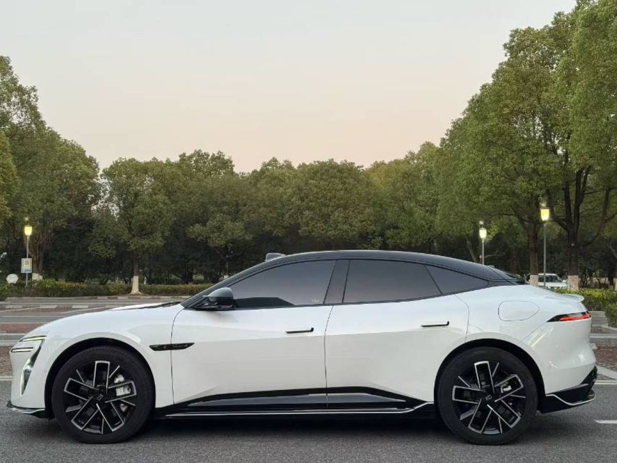 Avatr 06 2025 #3 Avatr 06 2025 car image #3