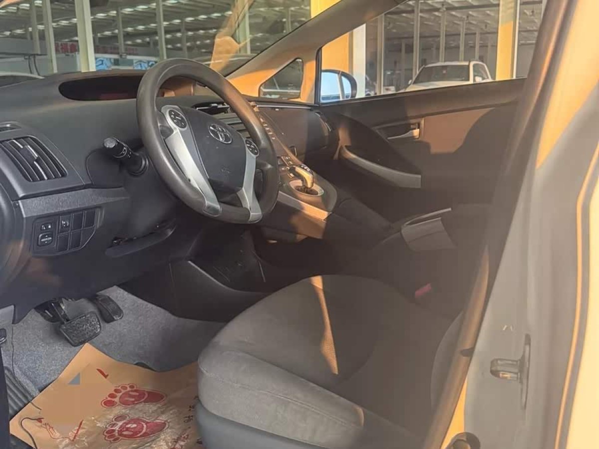 Toyota Prius 2015 car image #3