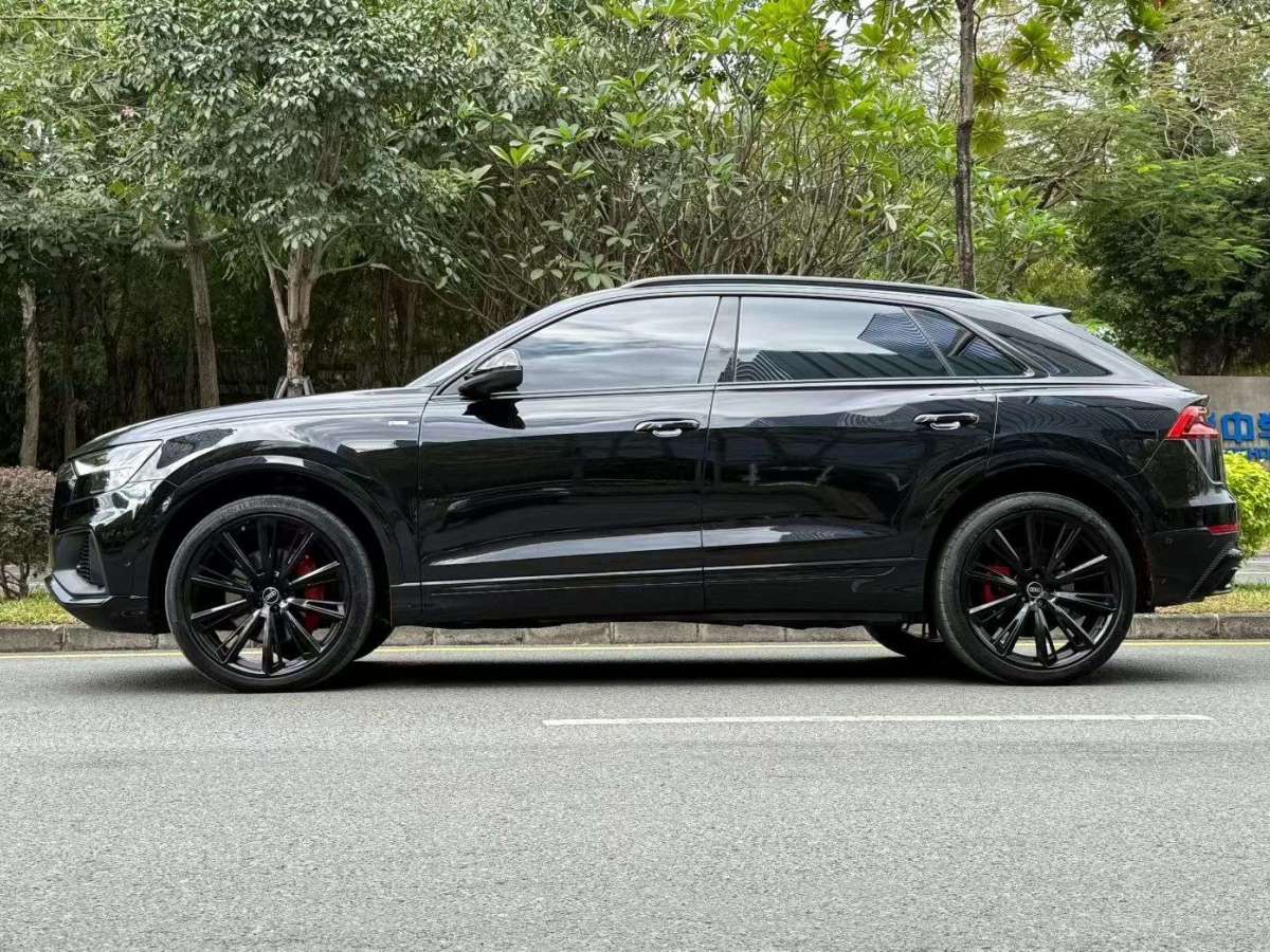 Audi Q8 2021 car image #3