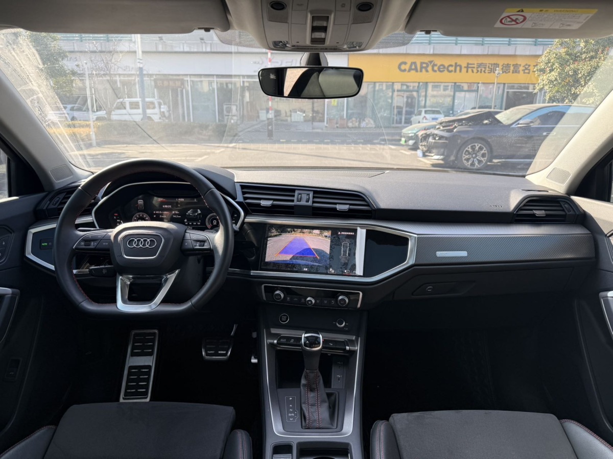 Audi Q3 2022 car image #3