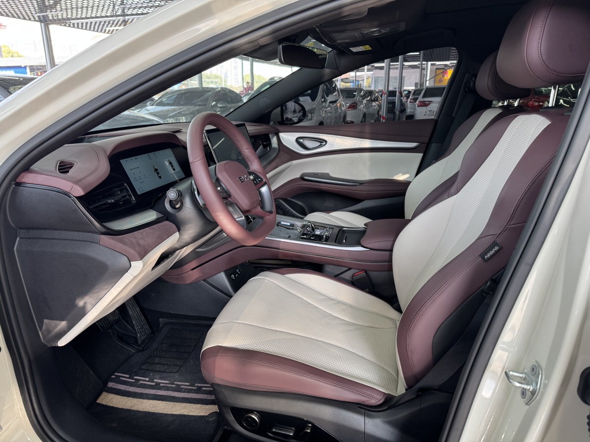 BYD Seal 07 DM-i 2025 immagine di auto #3