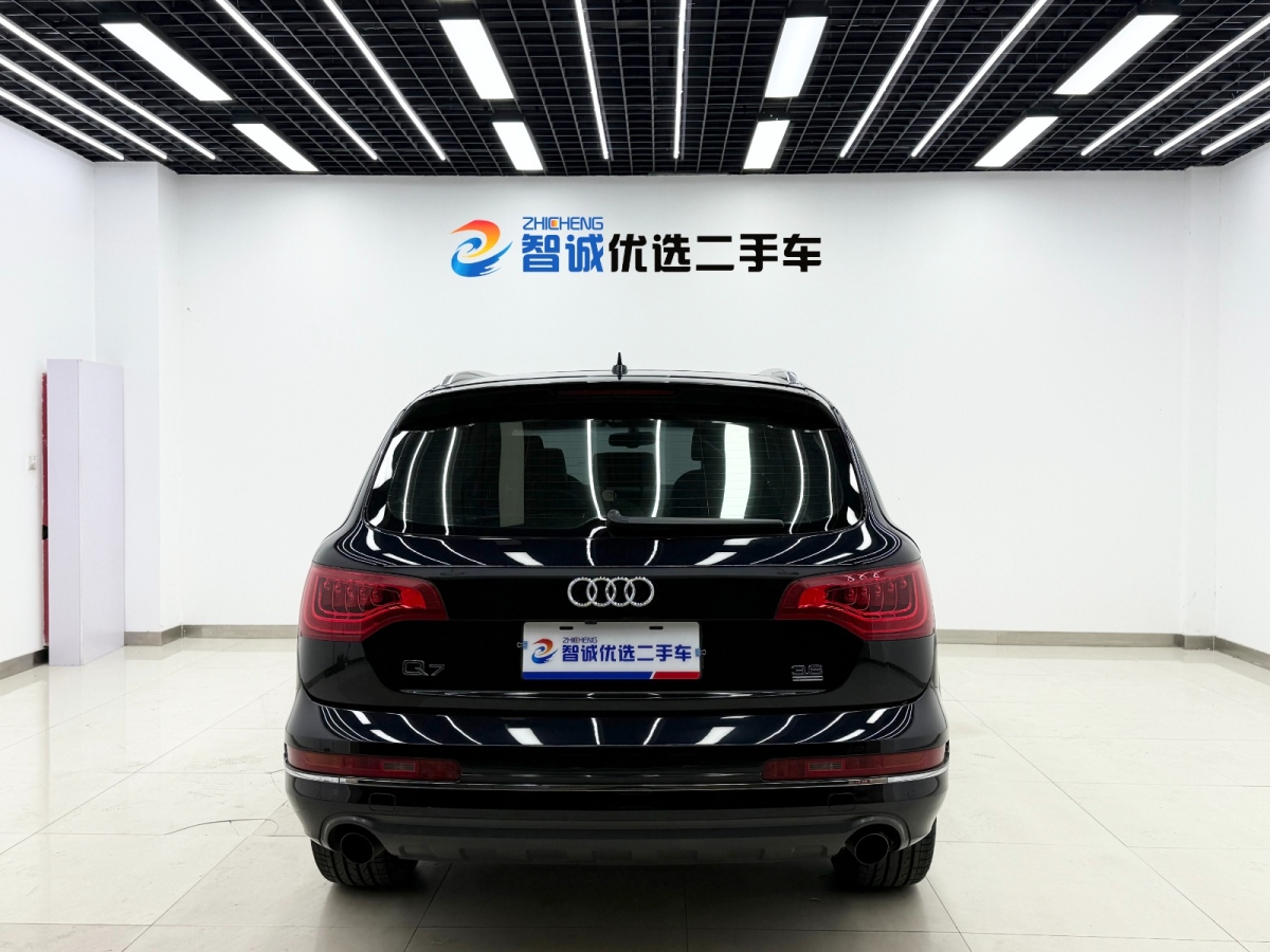 Audi Q7 2010 car image #3