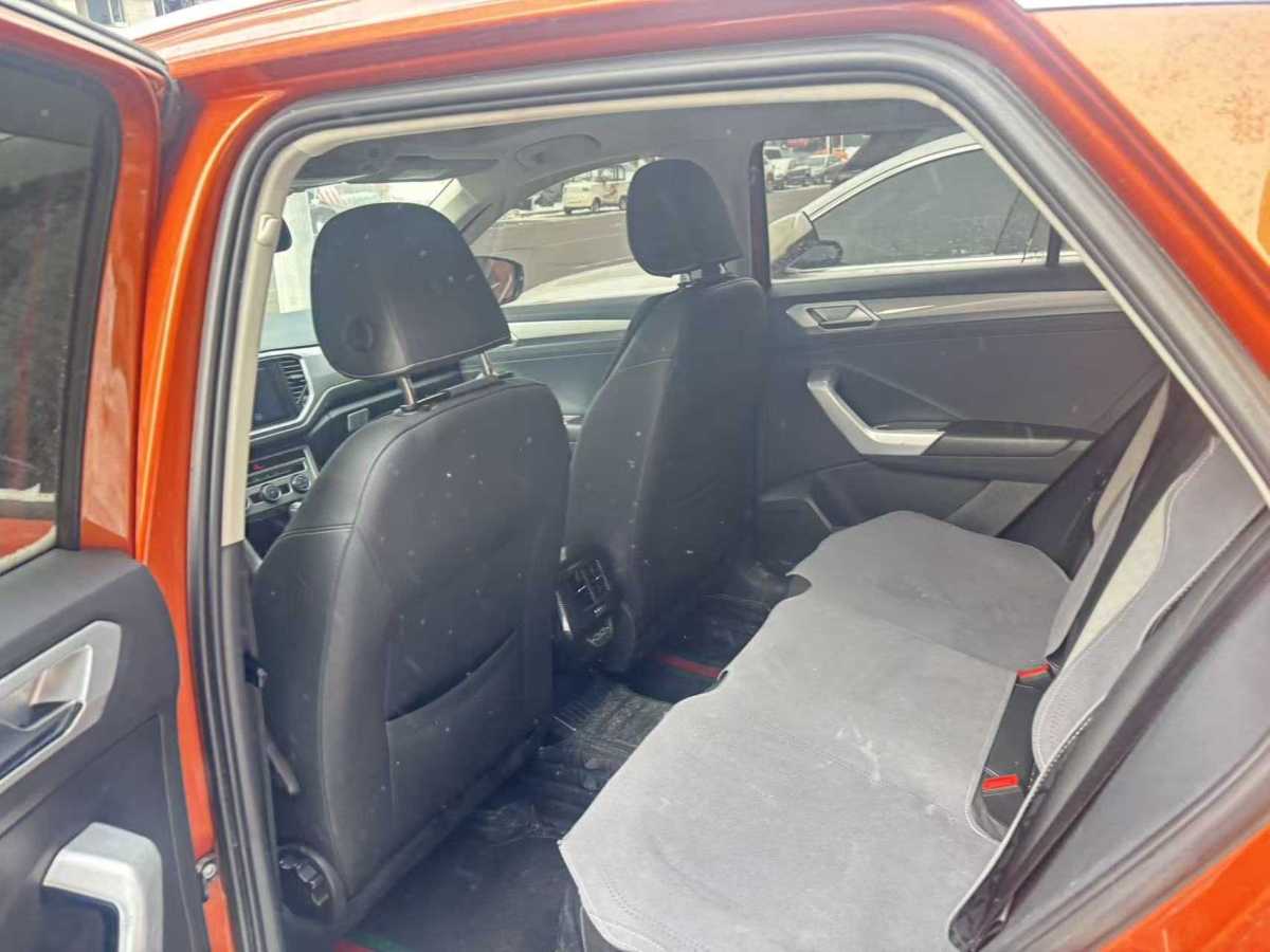 Volkswagen T-Roc 2019 car image #3