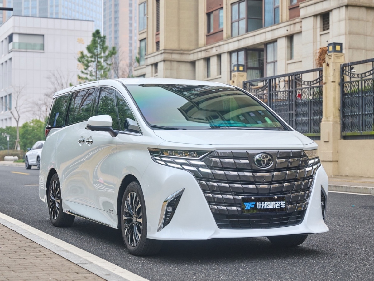 Toyota Alphard 2024 car image #3