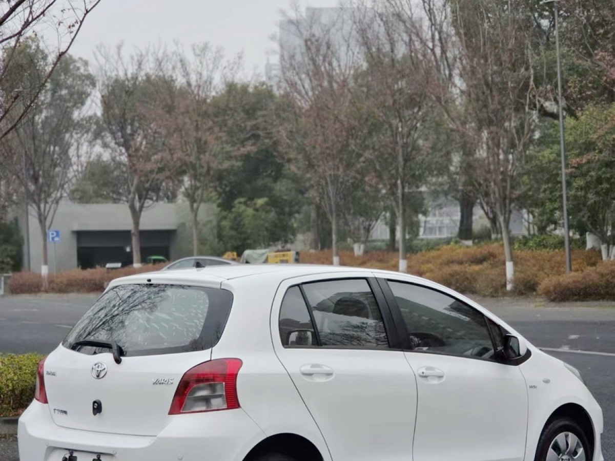 Toyota Yaris 2013 imagem de carro #3