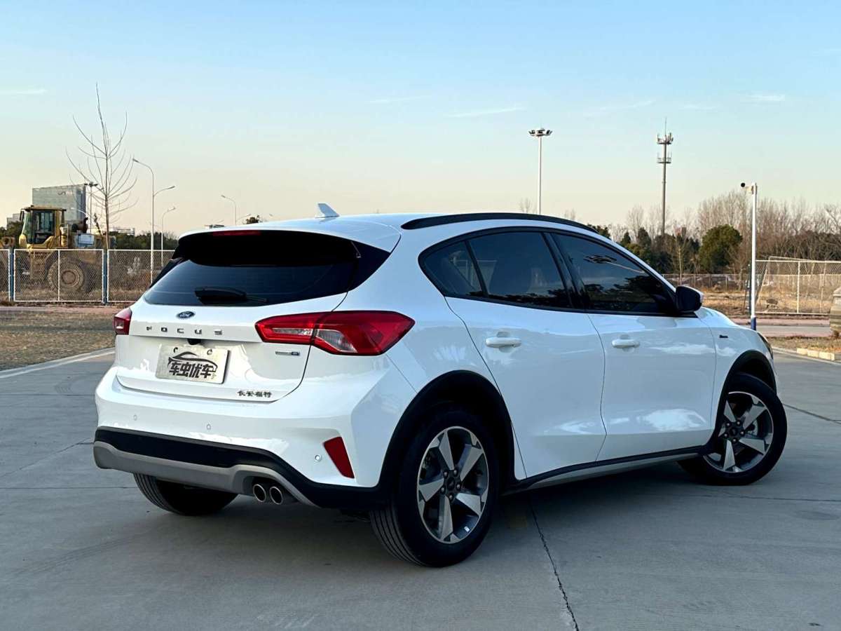 Ford Focus Active 2021 car image #3