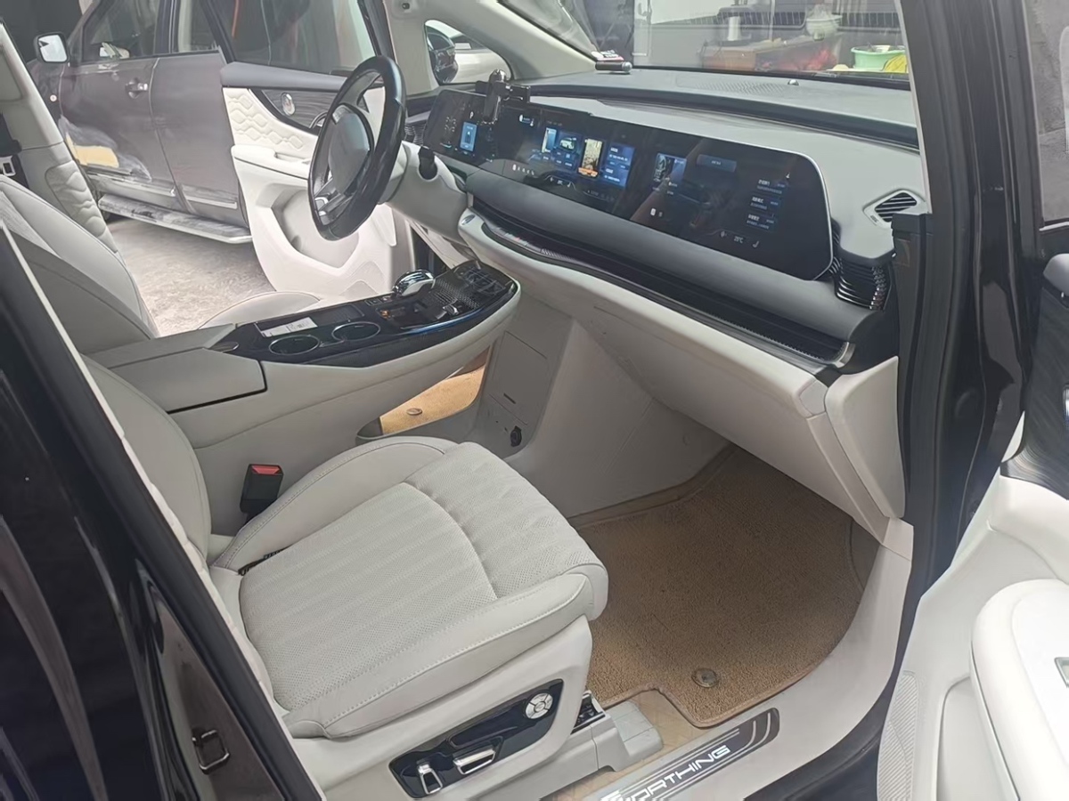 Forthing V9 2024 #3 Forthing V9 2024 car image #3