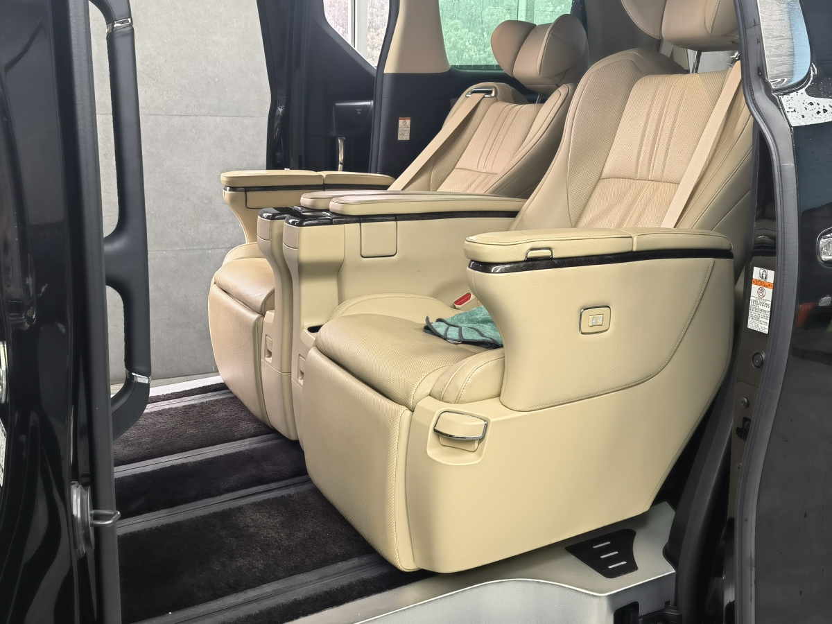 Toyota Vellfire 2022 #3 Toyota Vellfire 2022 صورة سيارة #3