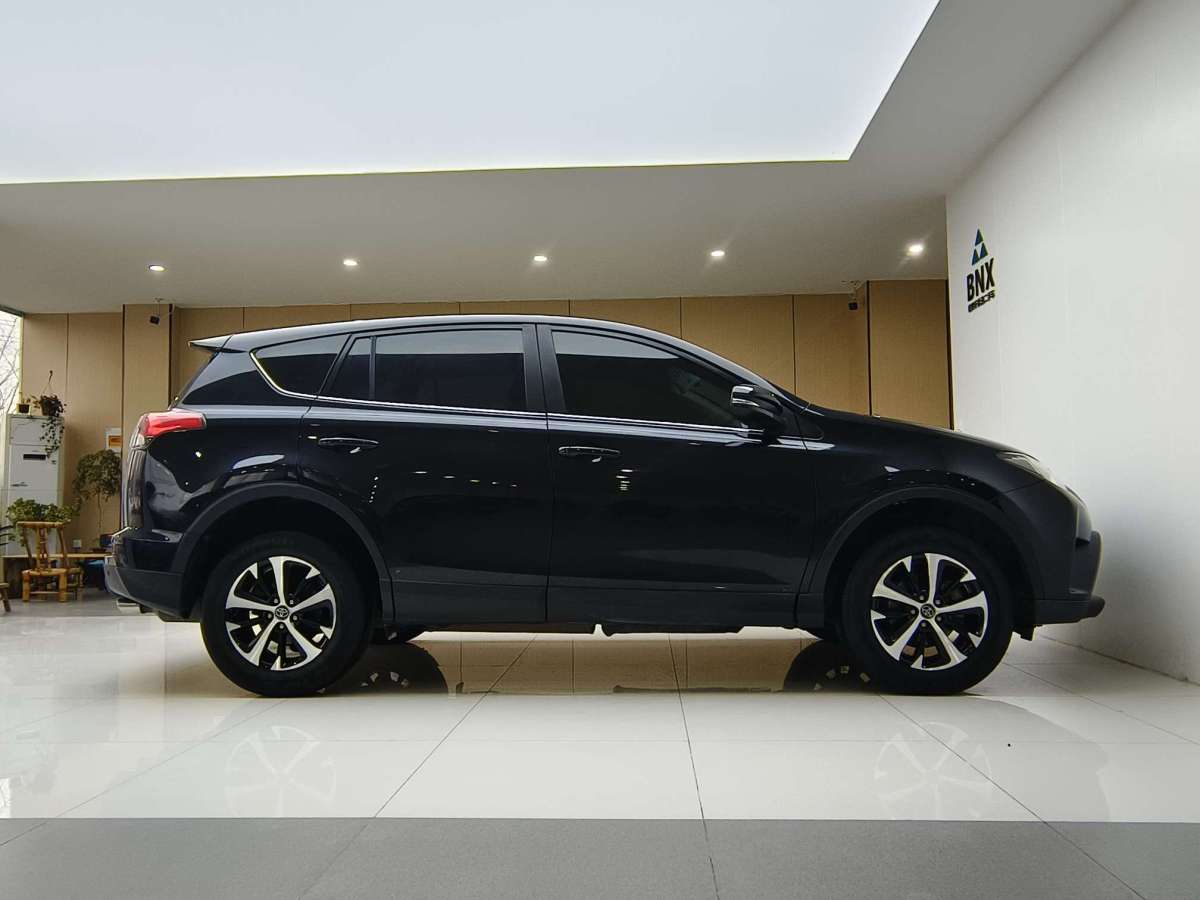 Toyota RAV4 2019 car image #3
