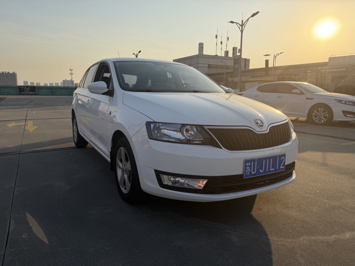Skoda Rapid Spaceback 2017 car image #3
