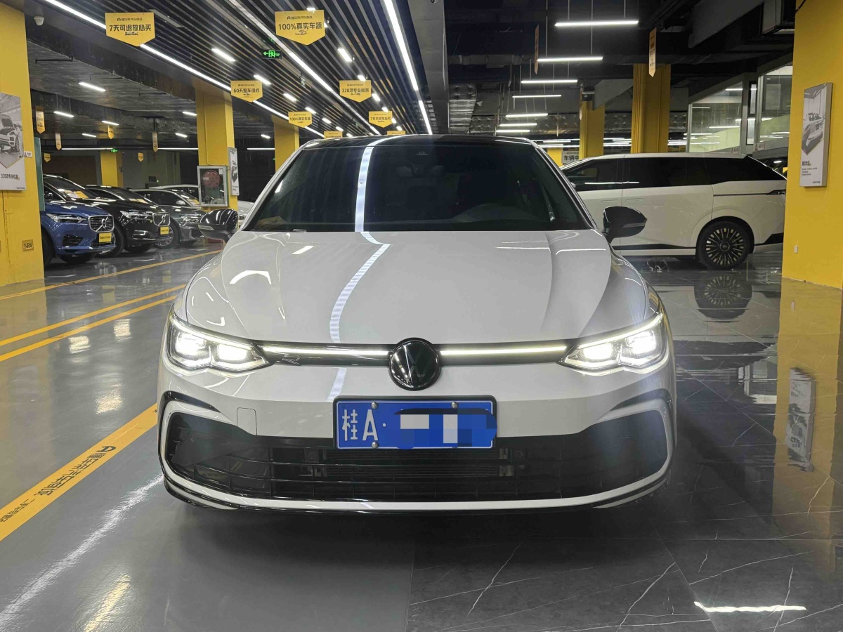 Volkswagen Golf 2025 car image #3