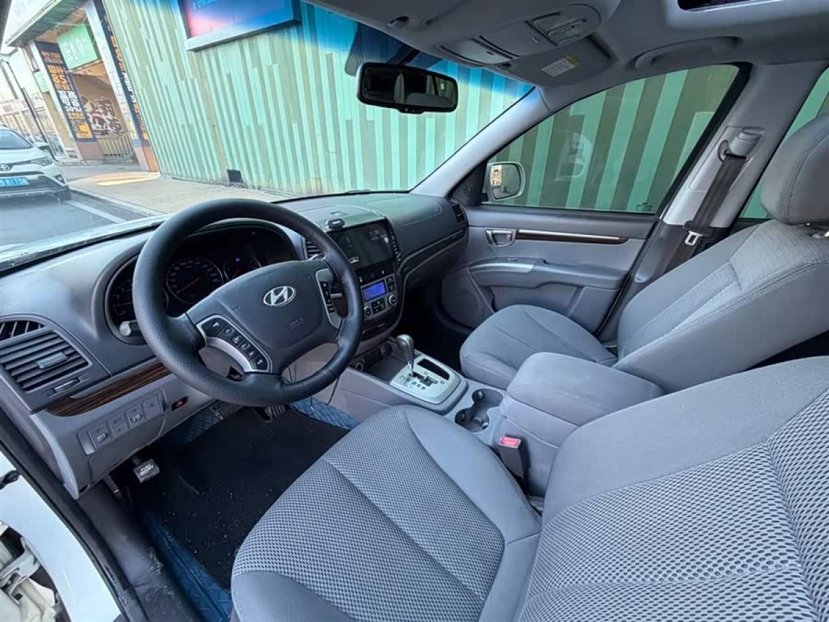 Hyundai Santa Fe Classic 2010 car image #3