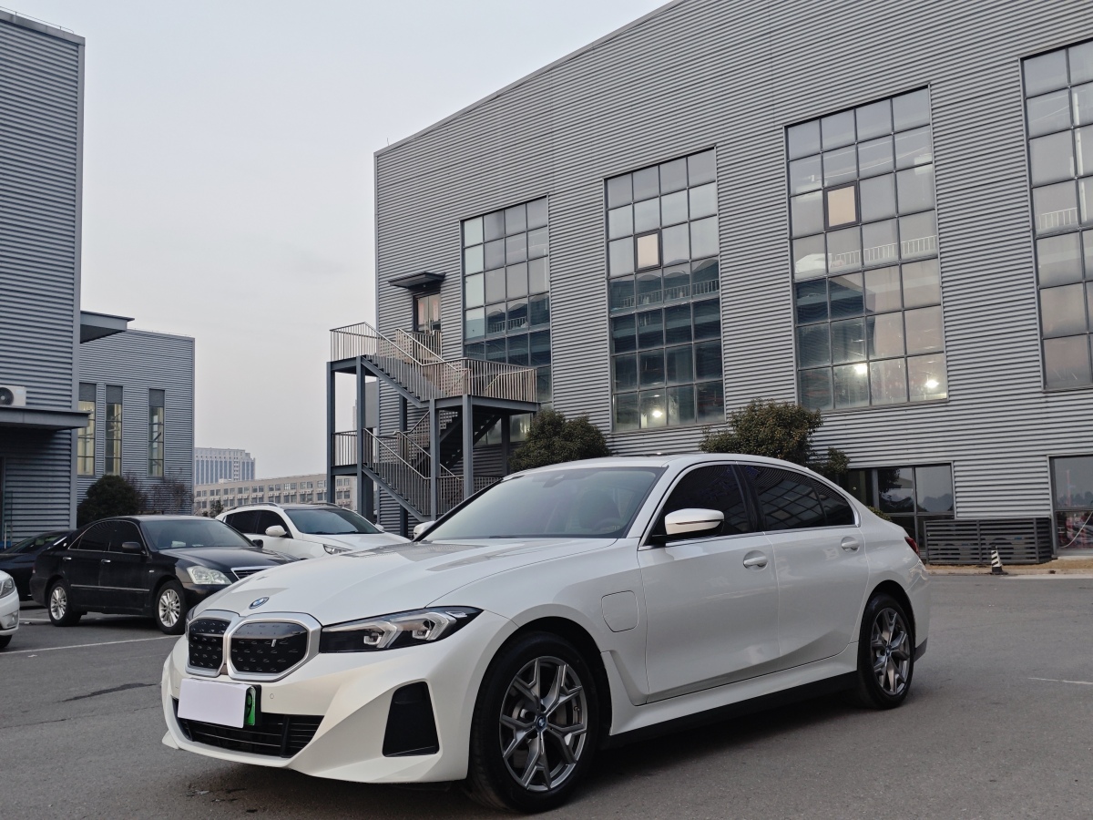 BMW i3 2023 immagine di auto #3