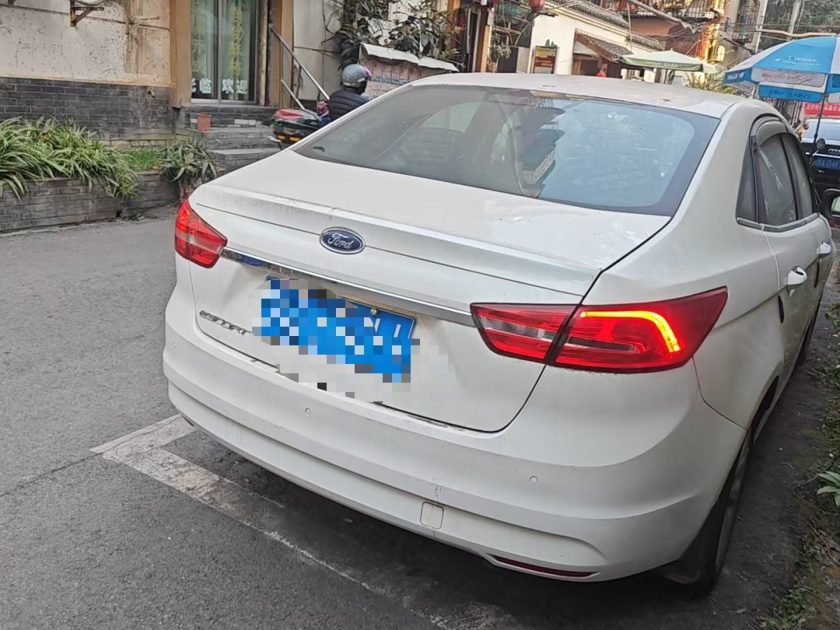 Ford Escort 2015 car image #3