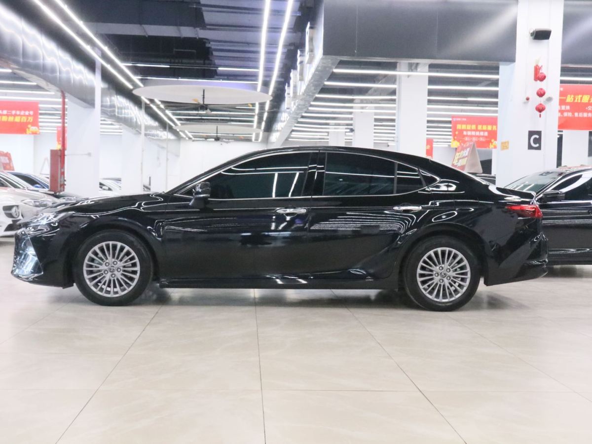 Toyota Camry 2024 immagine di auto #3