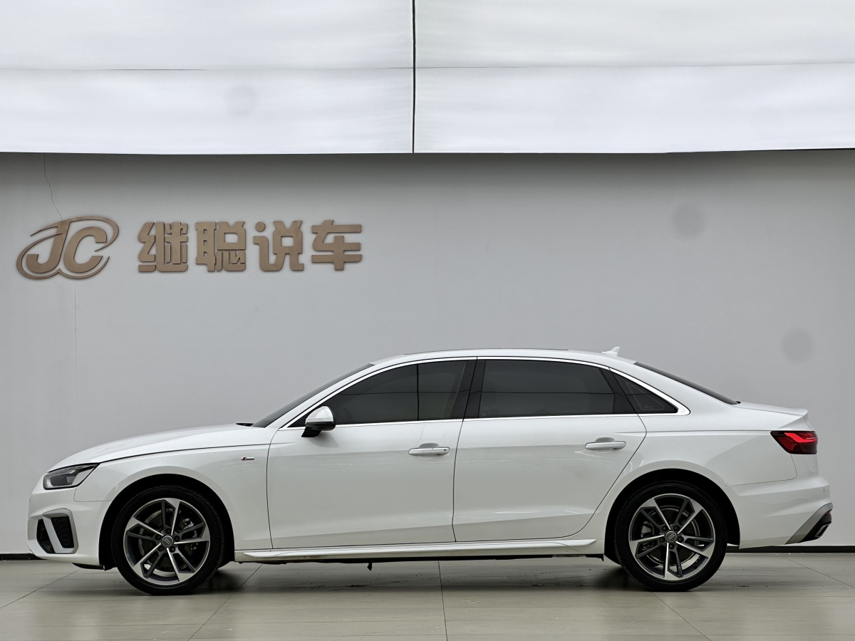 Audi A4L 2022 immagine di auto #3