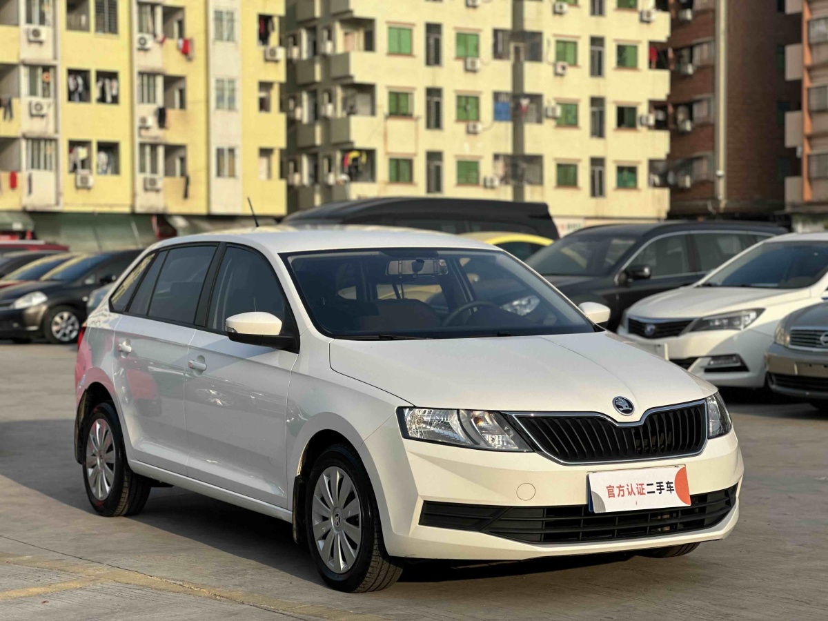 Skoda Rapid Spaceback 2019 car image #3