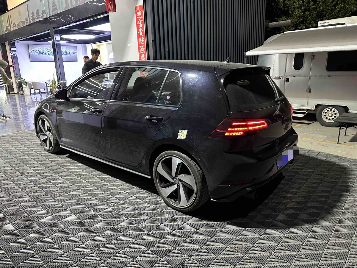 Volkswagen 2019 car image #3