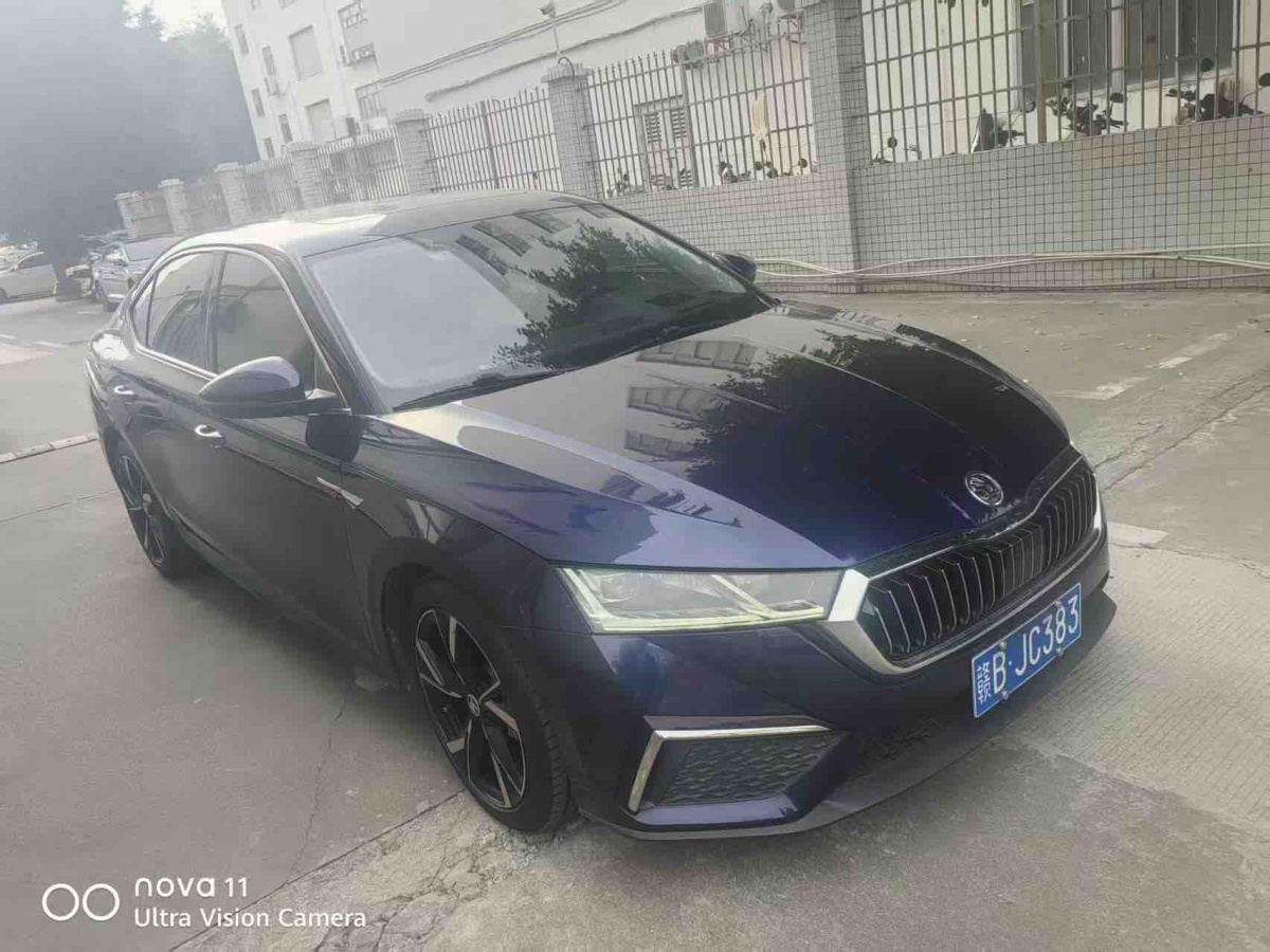 Skoda Octavia 2021 car image #3