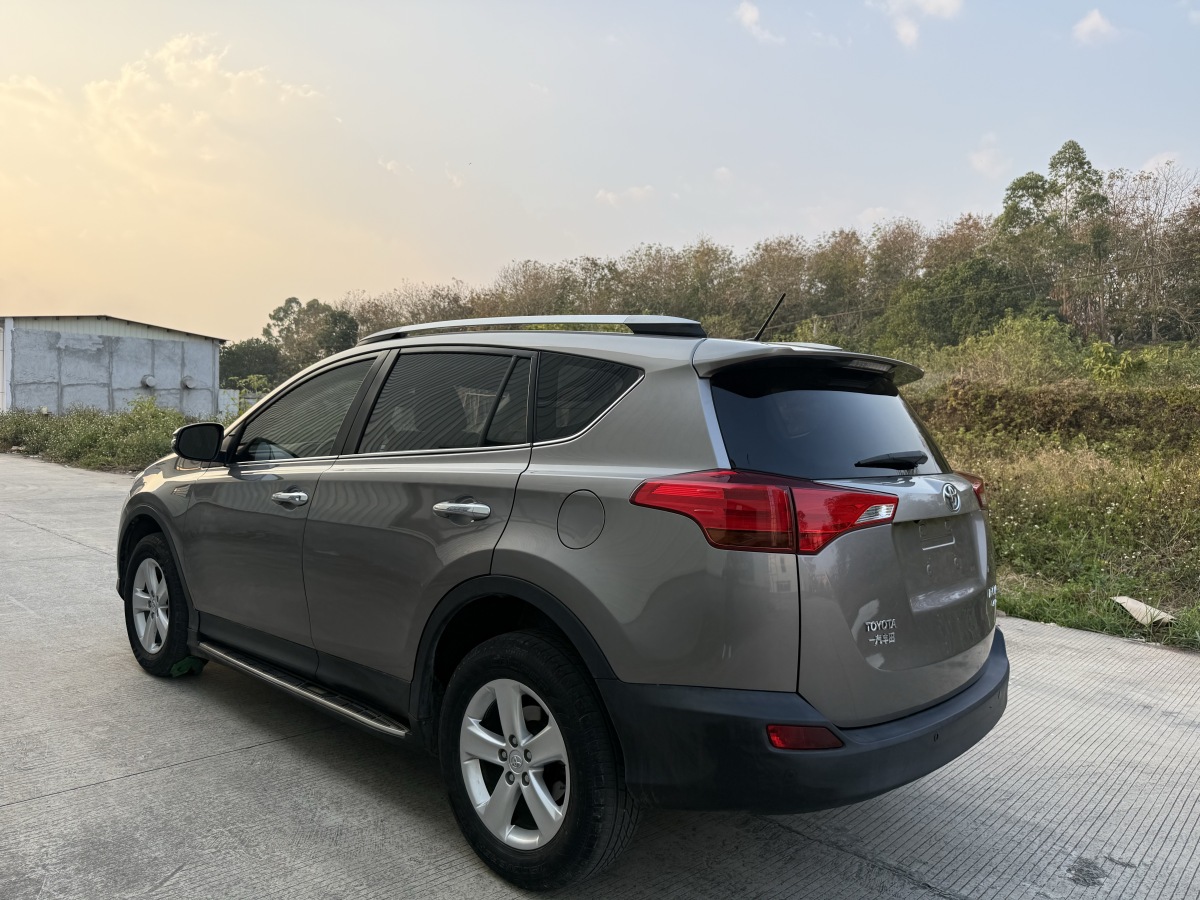 Toyota RAV4 2014 #3 Toyota RAV4 2014 car image #3