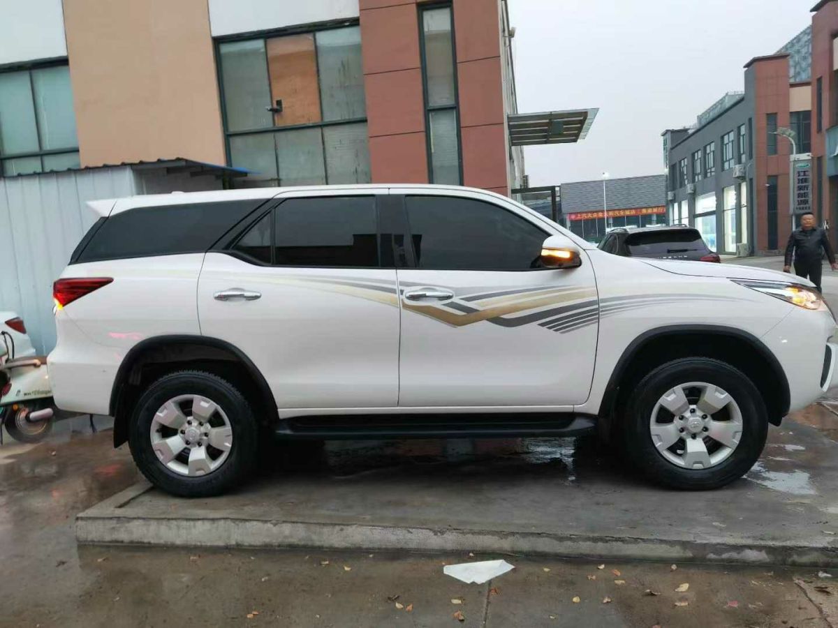 Toyota Fortuner 2015 #3 Toyota Fortuner 2015 immagine di auto #3