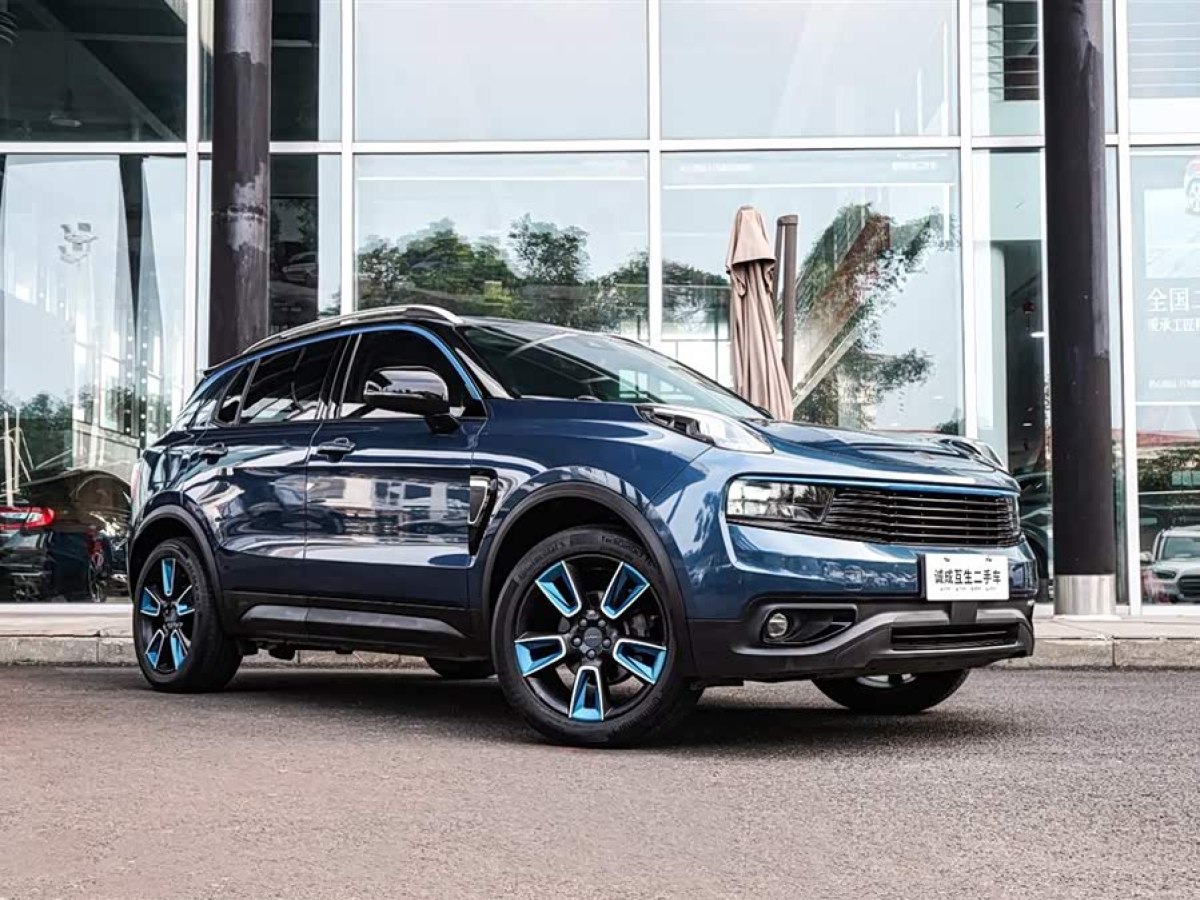 Lynk & Co 01 2018 car image #3