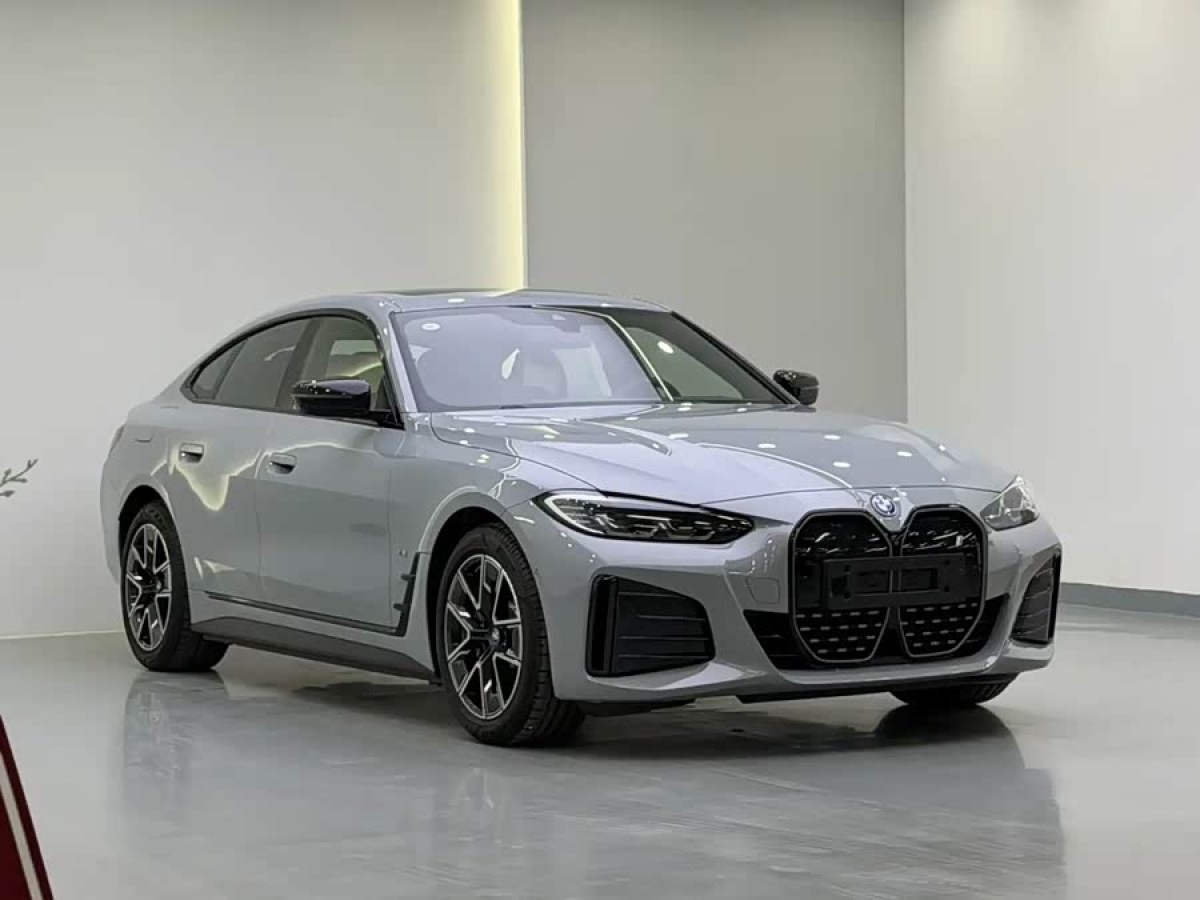 BMW i4 2025 car image #3