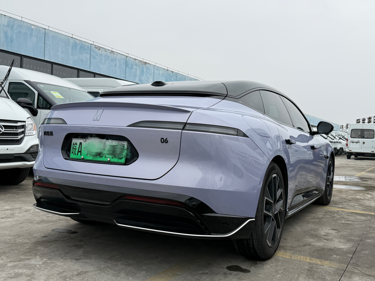 Avatr 06 2025 car image #3