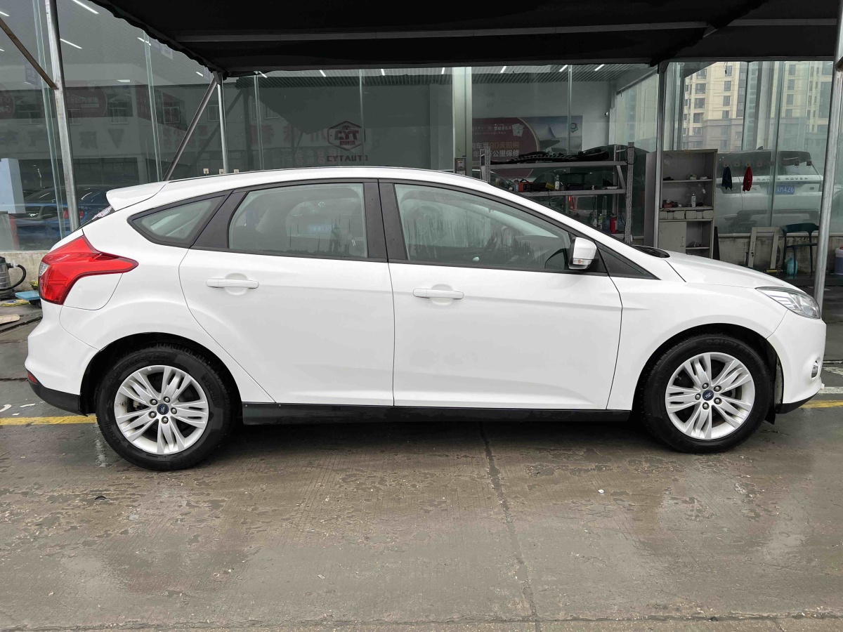 Ford 2015 car image #3