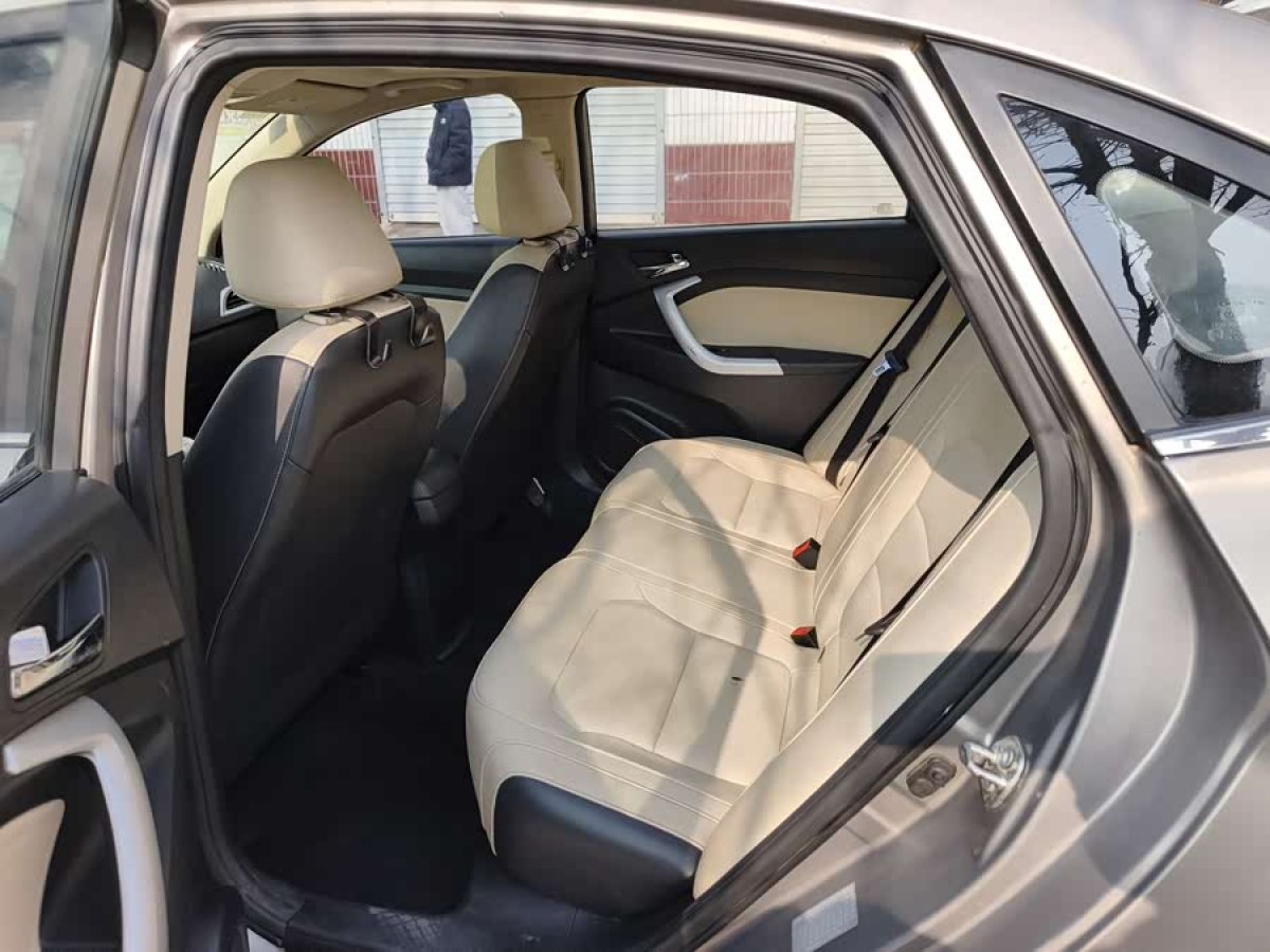 Changan Alsvin V7 2015 #3 Changan Alsvin V7 2015 car image #3