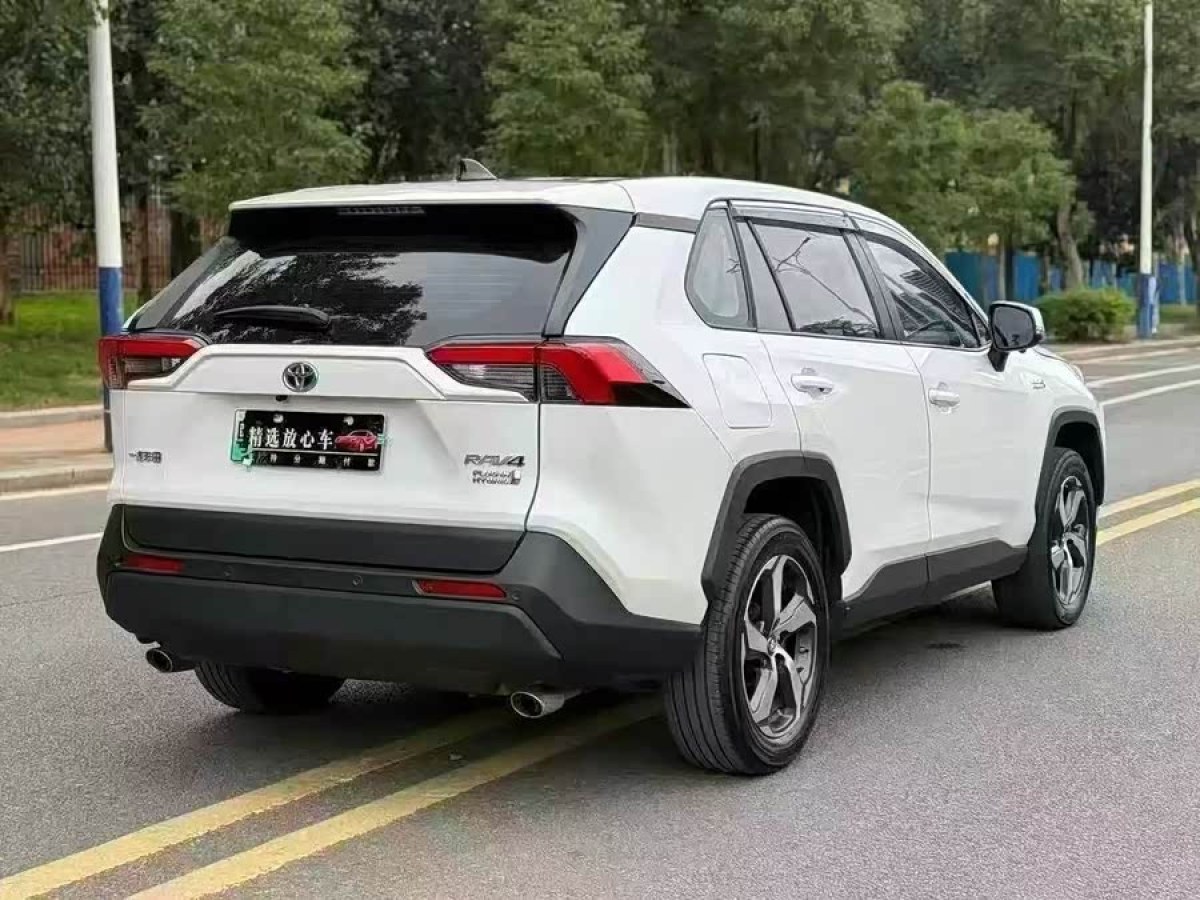 Toyota RAV4 Hybird E+ 2022 immagine di auto #3