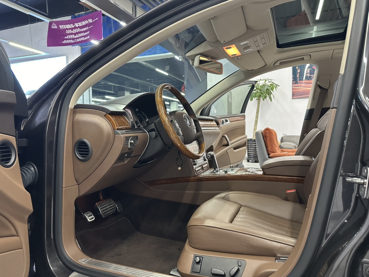 Volkswagen Pheaton 2012 immagine di auto #3