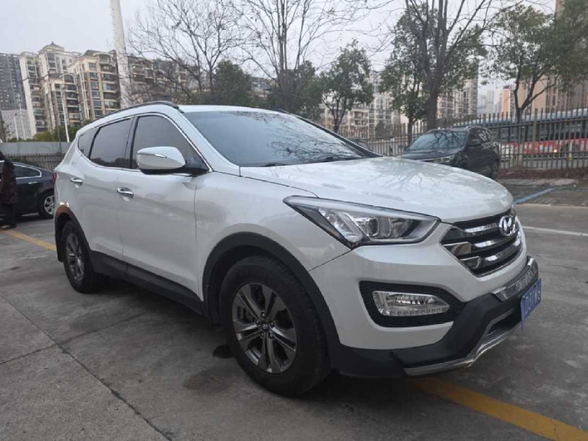Hyundai Santa Fe 2014 car image #3