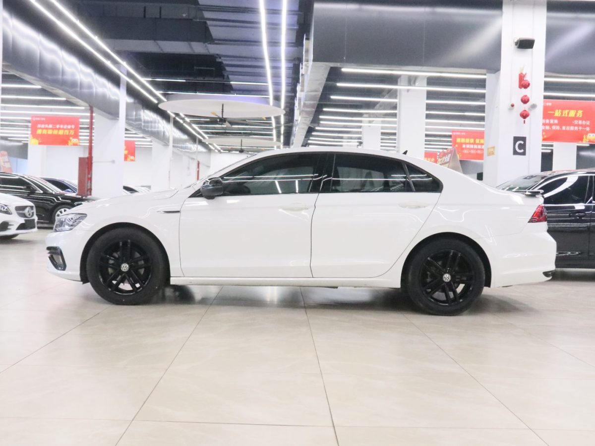 Volkswagen Lamando 2021 car image #3