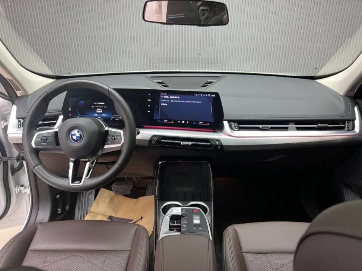 BMW iX1 2024 صورة سيارة #3