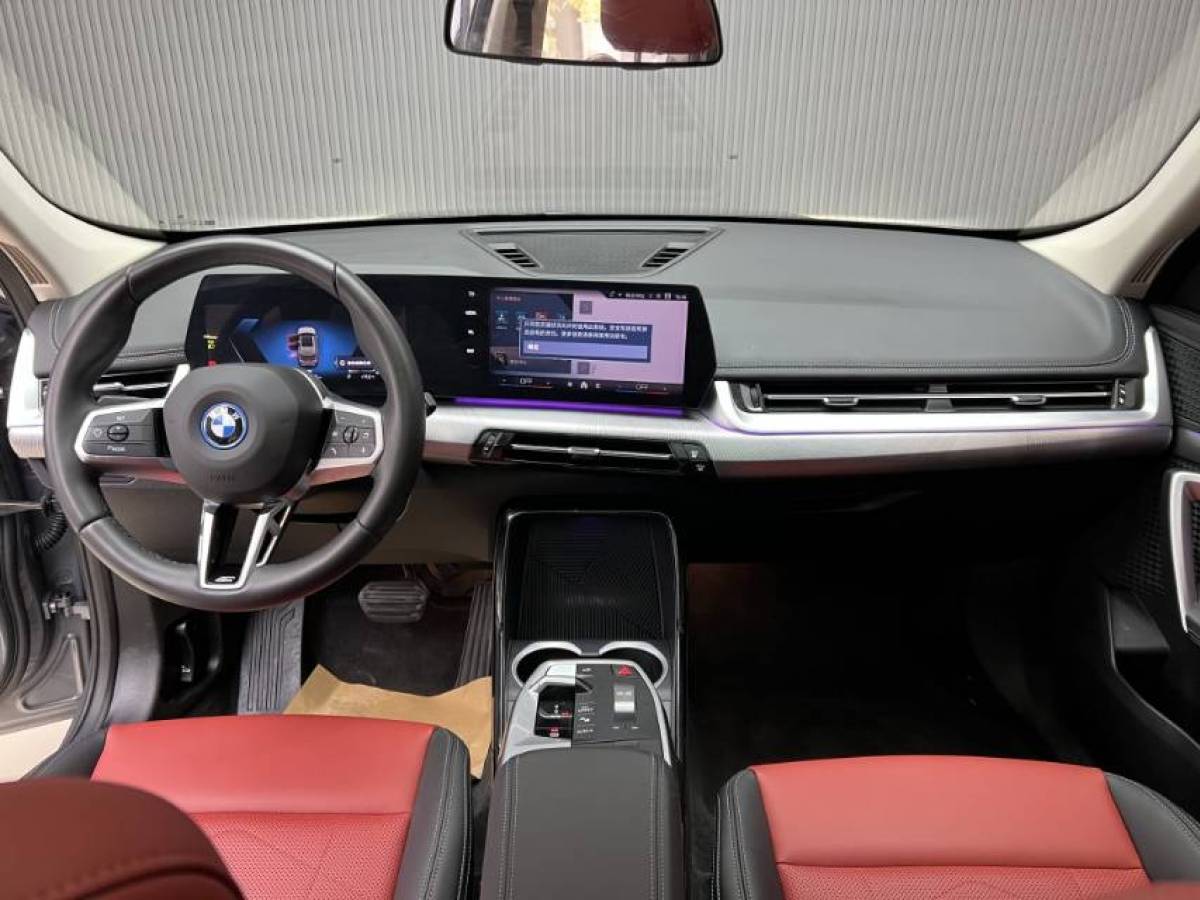 BMW iX1 2024 car image #3