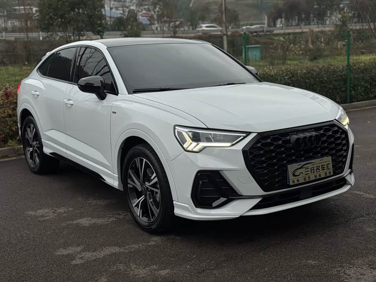 Audi Q3 2022 car image #3