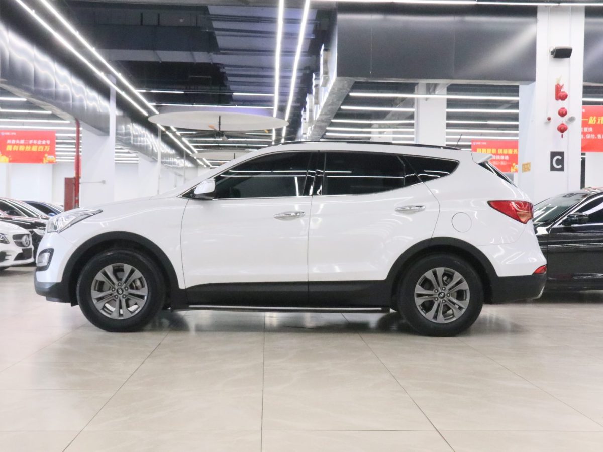 Hyundai Santa Fe 2015 car image #3