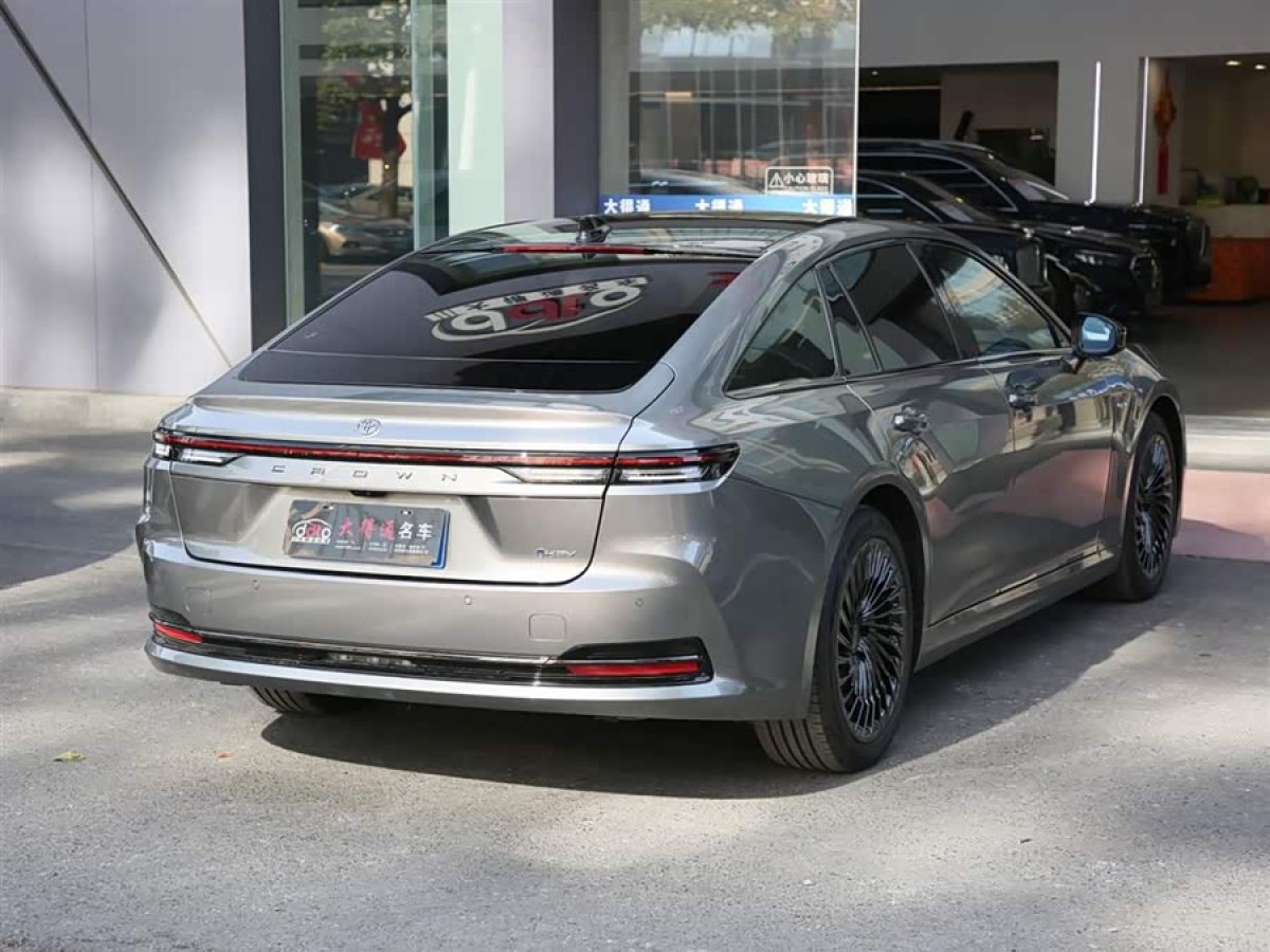 Toyota Crown 2025 صورة سيارة #3