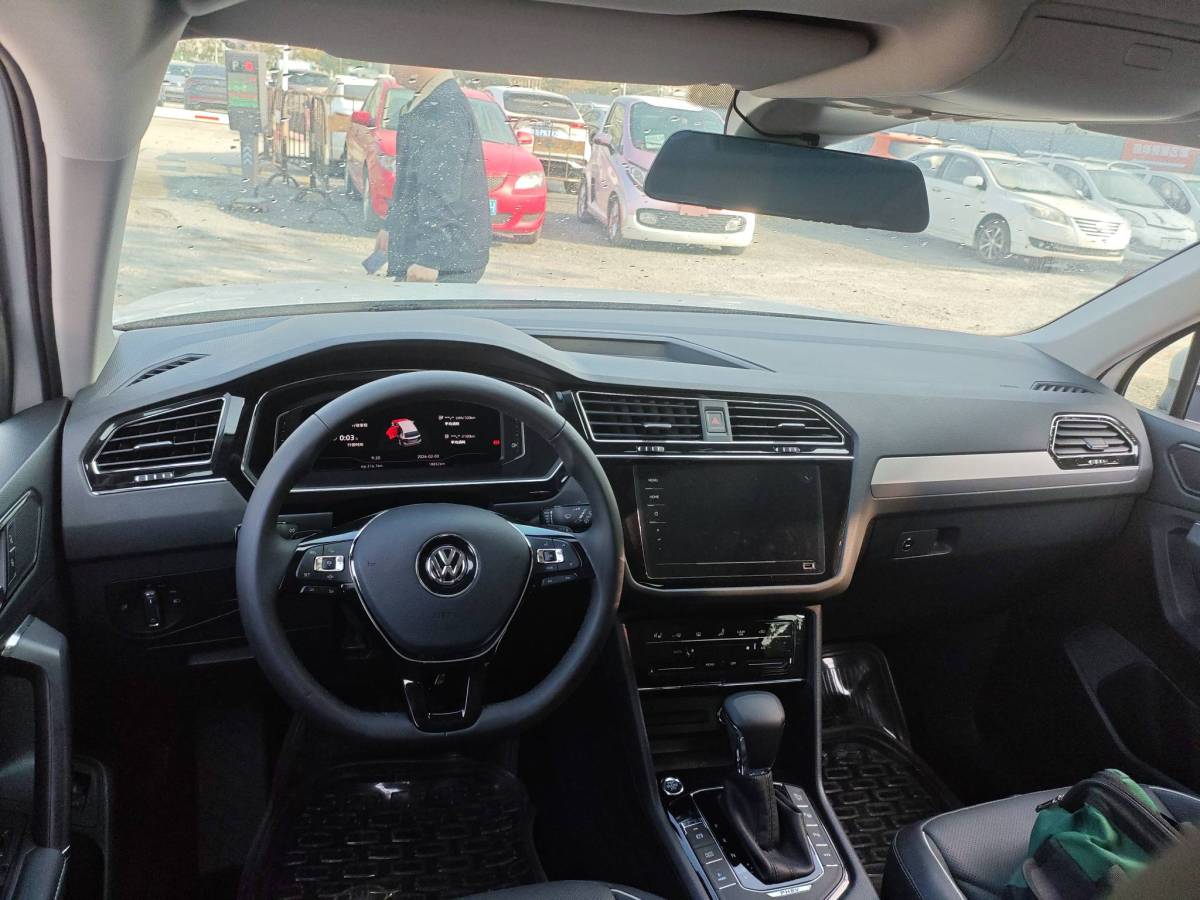 Volkswagen Tiguan L New Energy 2020 изображение автомобиля #3