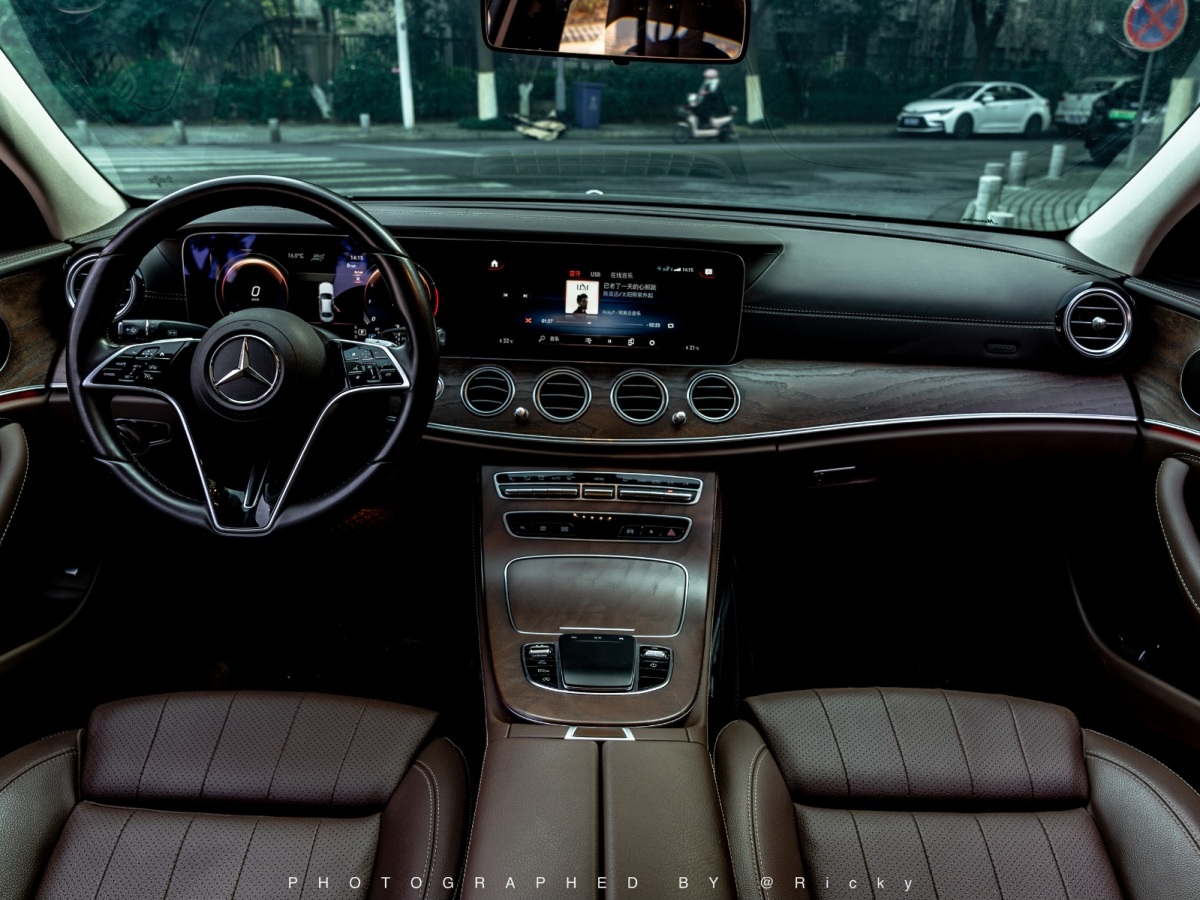 Mercedes-Benz 2023 car image #3
