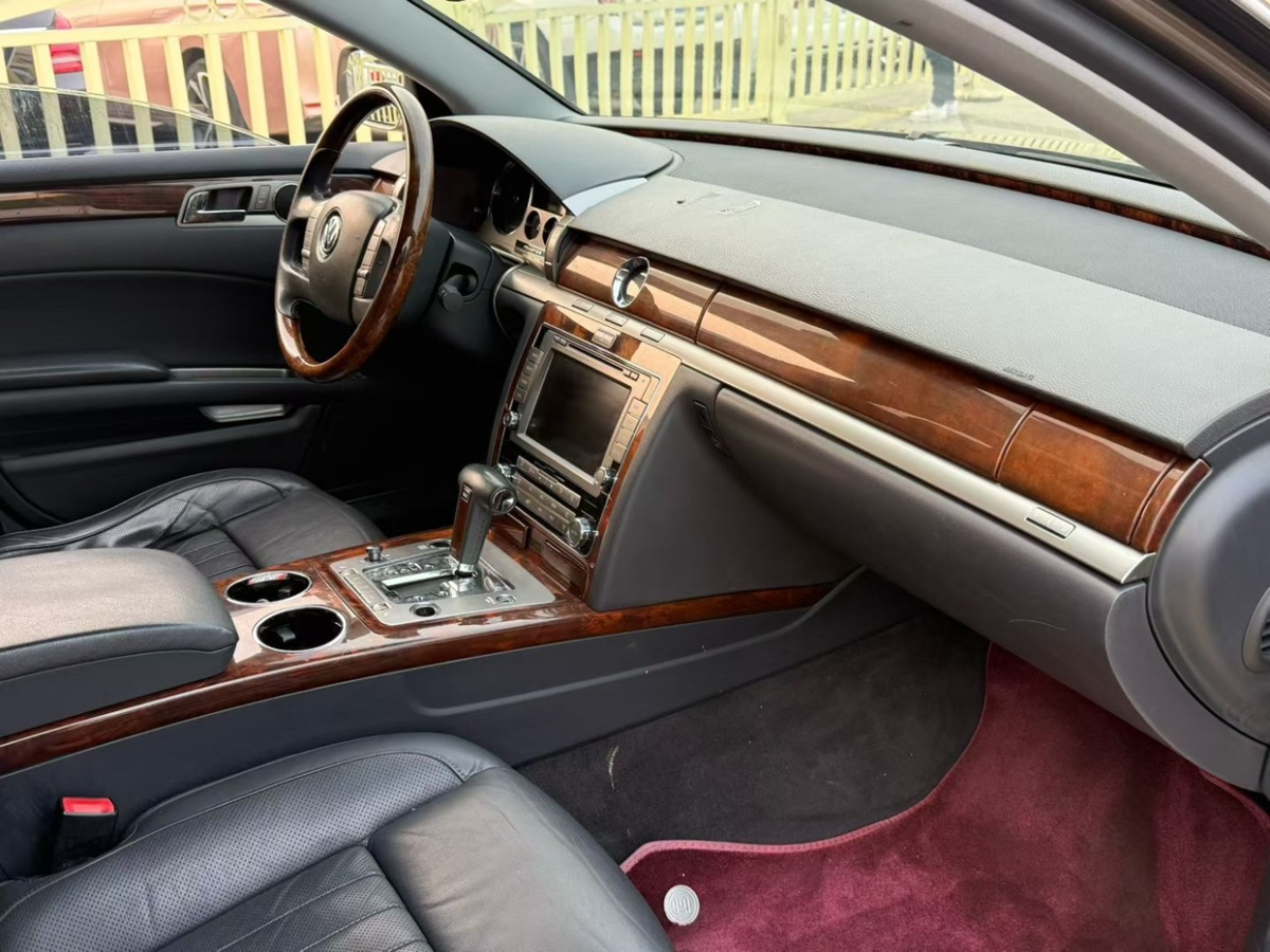 Volkswagen Pheaton 2013 immagine di auto #3