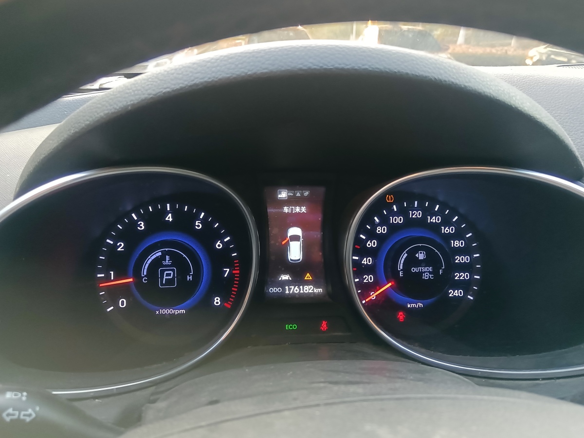 Hyundai Santa Fe 2014 car image #3