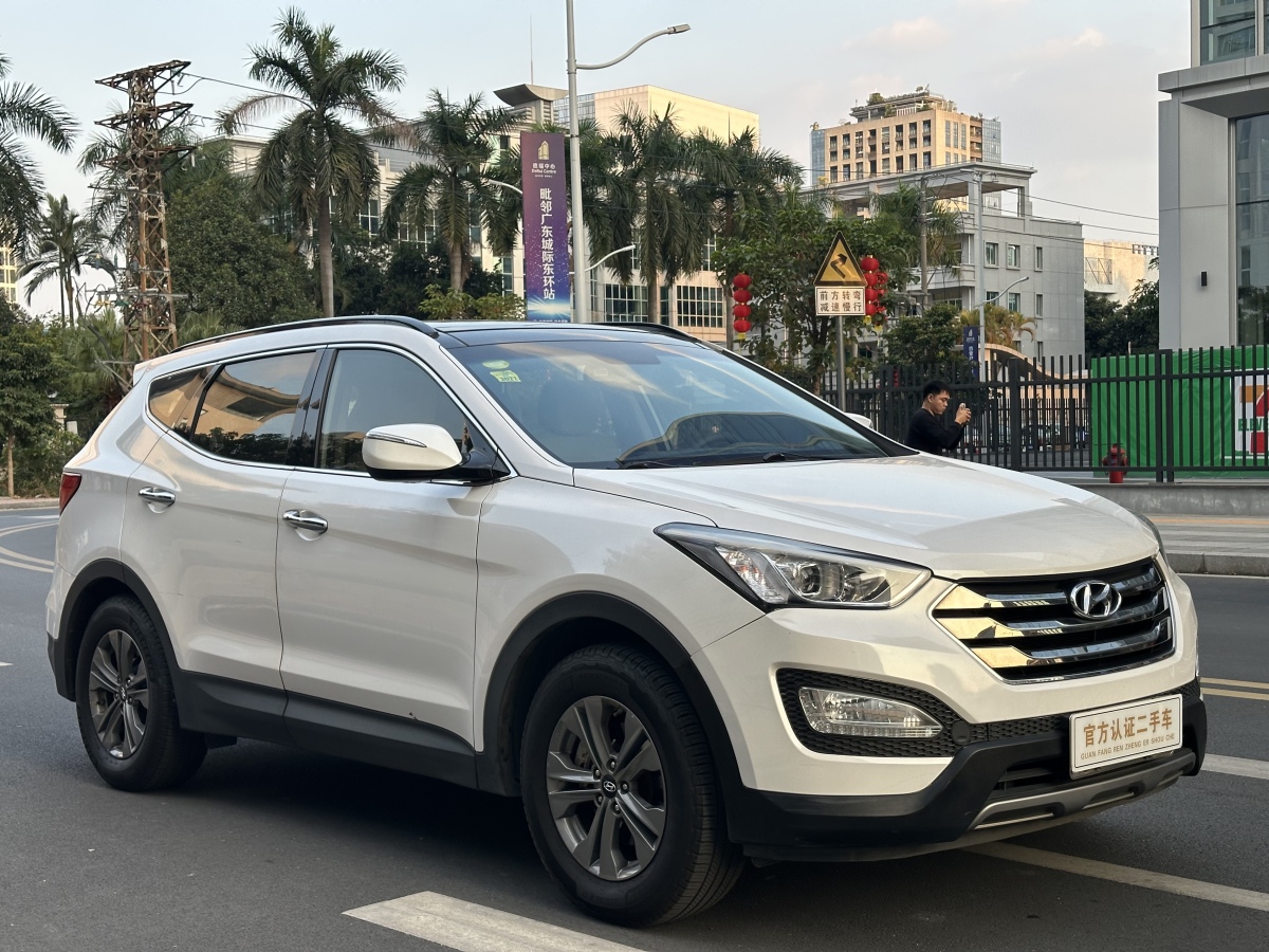 Hyundai Santa Fe 2015 car image #3