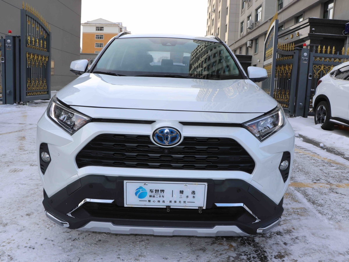 Toyota RAV4 2023 car image #3