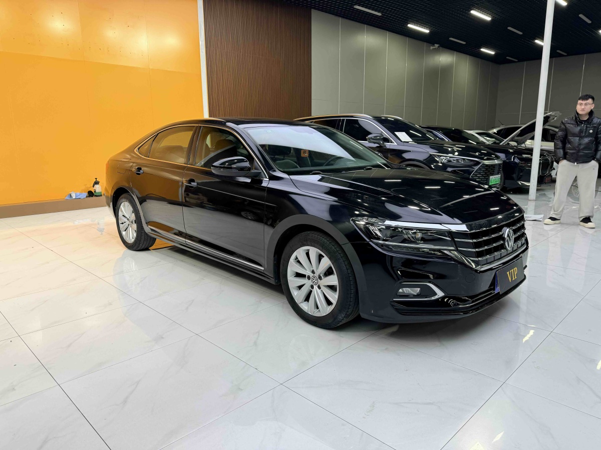 Volkswagen Passat 2019 car image #3