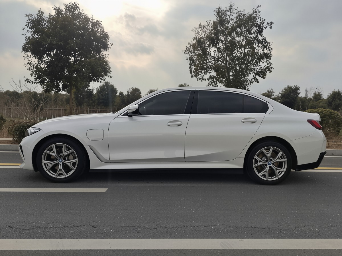 BMW i3 2024 car image #3